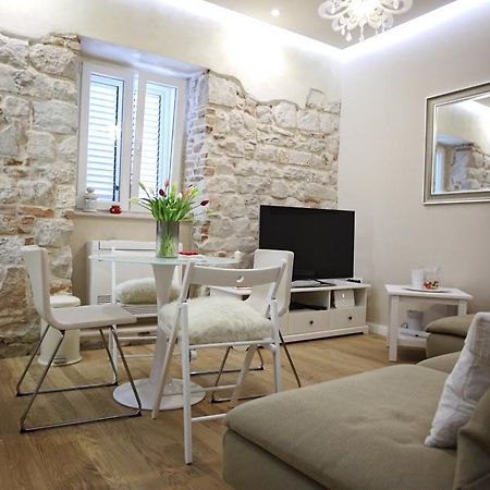 Apartment White Stone - Diocletian Palace สปลิท ภายนอก รูปภาพ