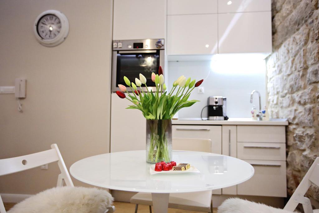Apartment White Stone - Diocletian Palace สปลิท ภายนอก รูปภาพ