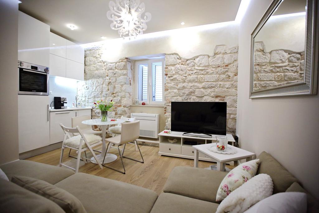 Apartment White Stone - Diocletian Palace สปลิท ภายนอก รูปภาพ